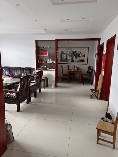 东方明珠花园 汶源学校 一楼带院子 