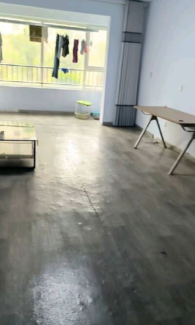 御璟花园135平66.5万，简装带储，三室两厅两卫