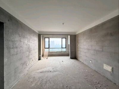 玉龙湾三室128平，一梯一户，南北通透带储，45.8万一手合同