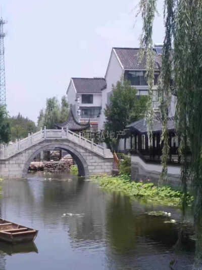 月泊湖庄园别墅365平带前后露台电梯280万