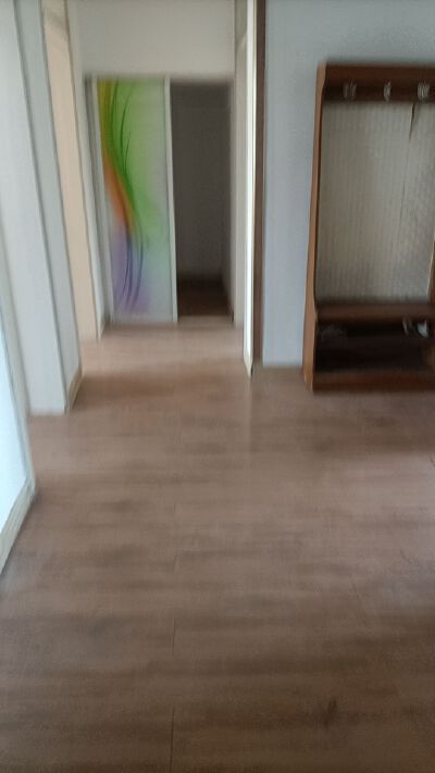 机关一区，有储藏室80平双证双气，20多个