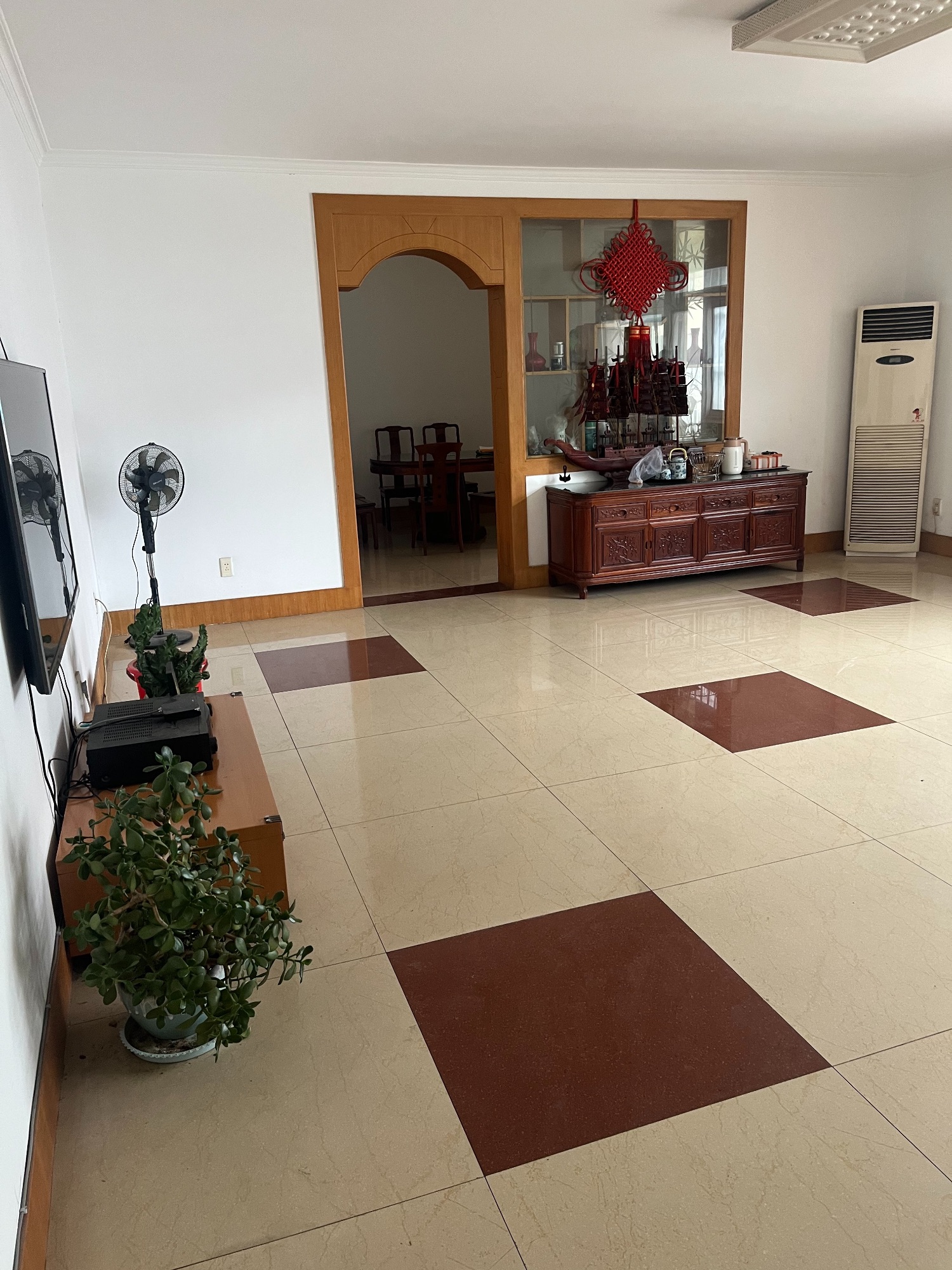 朝阳小区，3室2厅2卫，160㎡，租金1000元/月 租房