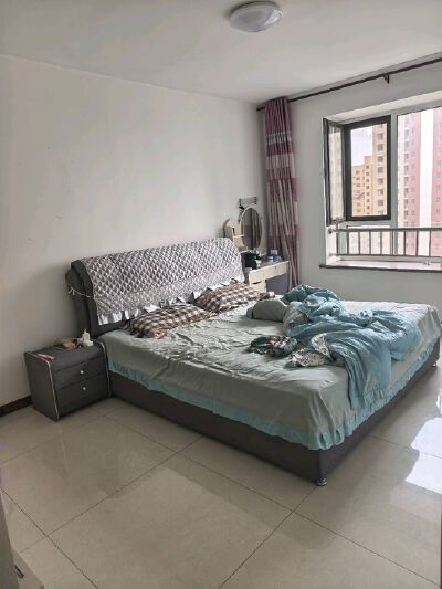 裕丰花园，精装修家具家电齐全，2室，双气750每月