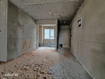 新一中东，北孝义三室125平6楼，45.8万带储带车位