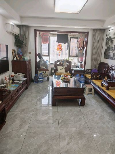 城发凤凰城133平精装电梯房南北通透不动产满两年可过户贷款75.6万诚意出售
