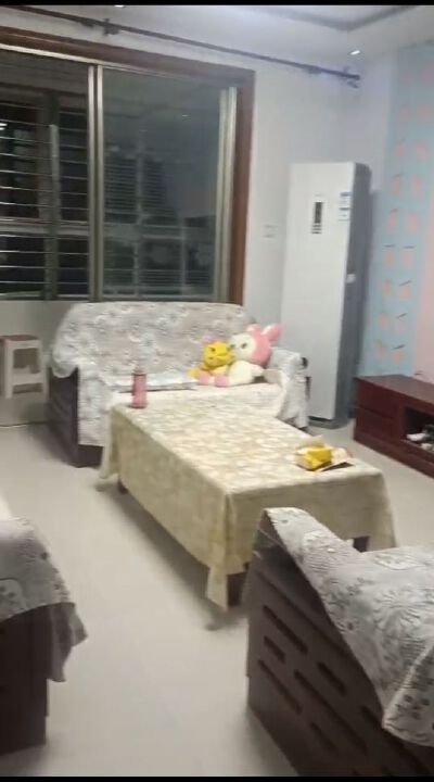 云溪花园精装电梯房，120平，家具齐全有空调冰箱洗衣机，能洗澡做饭！