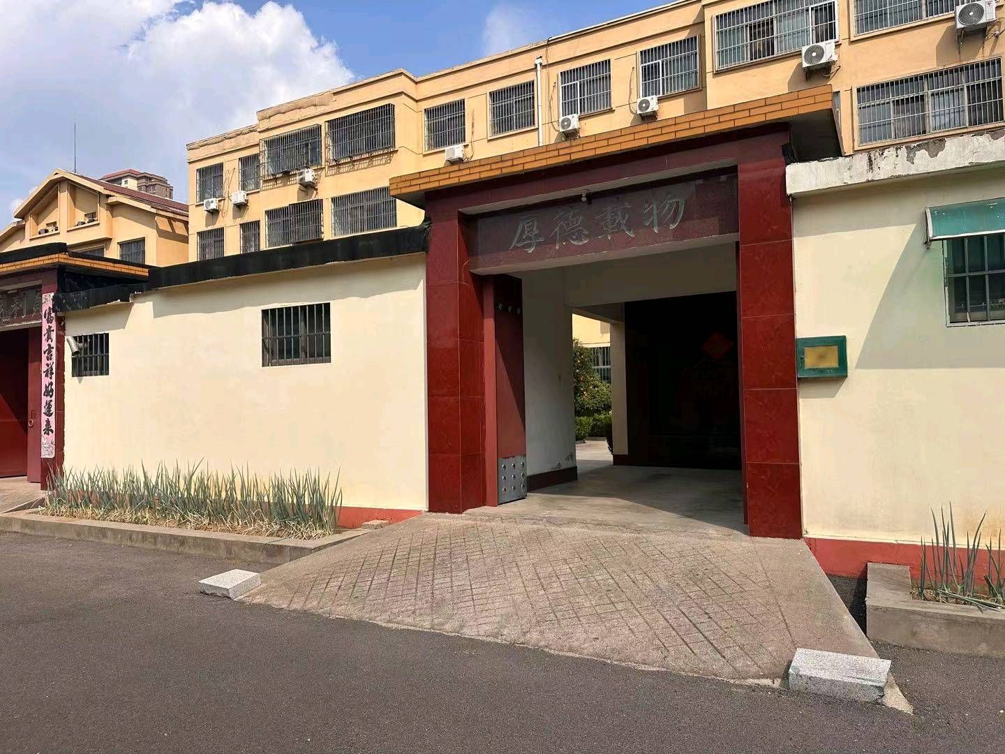 白酒厂宿舍 270平  一二复式 带院子 286万 二手房