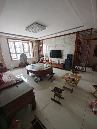 金地凯旋城，143平小高层，精装修带储带车位，130万可议价