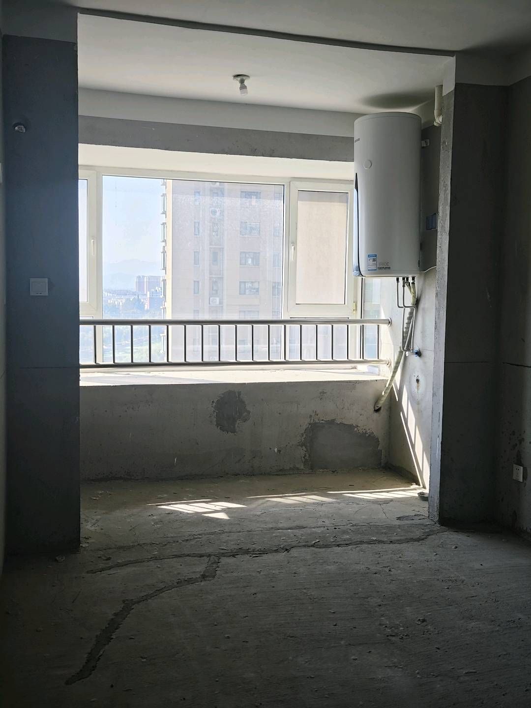 开发区   电梯新房   黄金楼层   南北通透   双证双气   拎包入住  生活便利 二手房