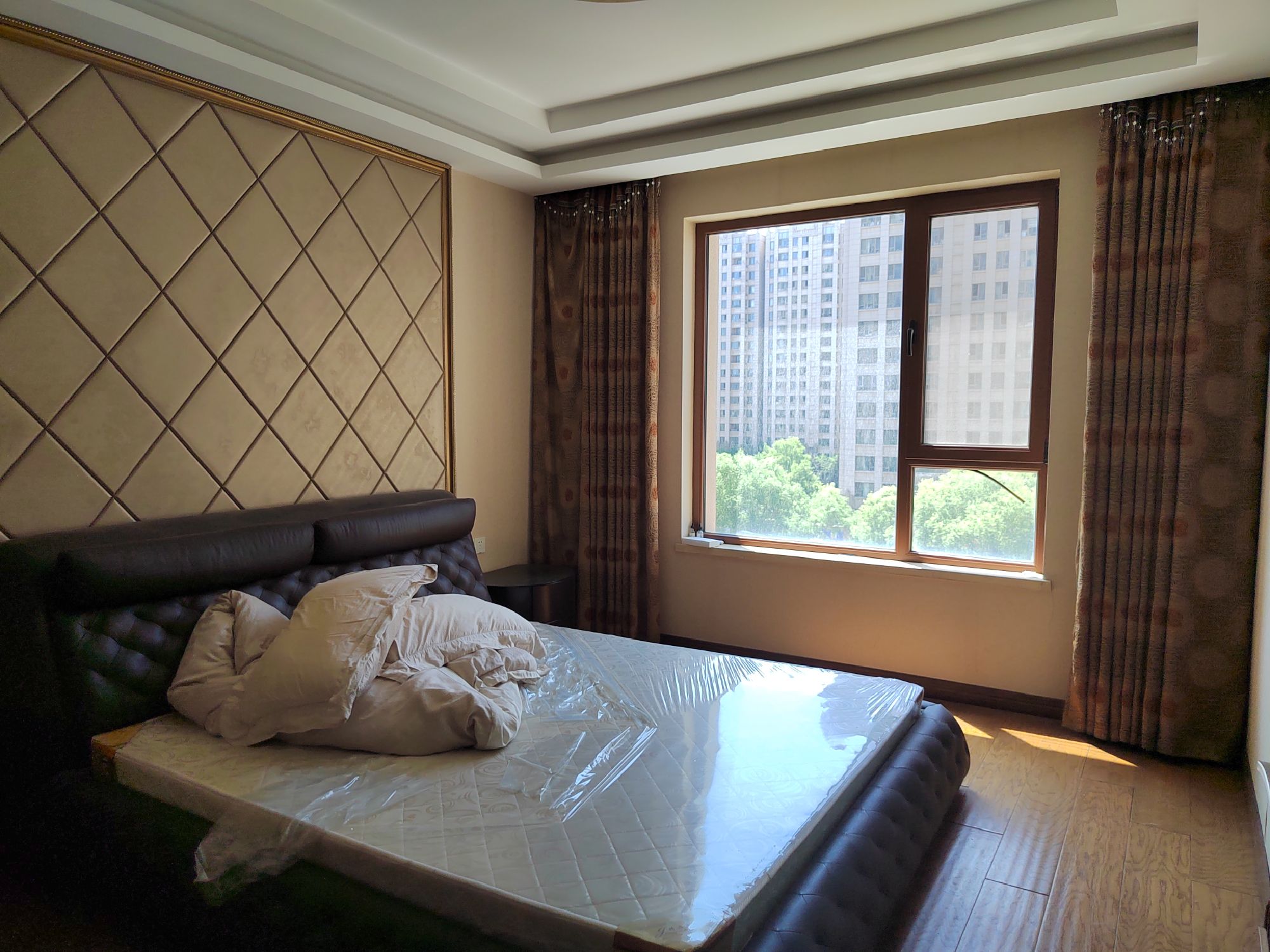  莱芜世纪城 莱城-莱城城区-凤凰路，18层电梯洋房，大产权，首付低，精装修，一站式教育，学习氛围浓，核心地段，年轻人首选，大社区，出行方便，学区房，居住投资两不误，价格优惠 二手房