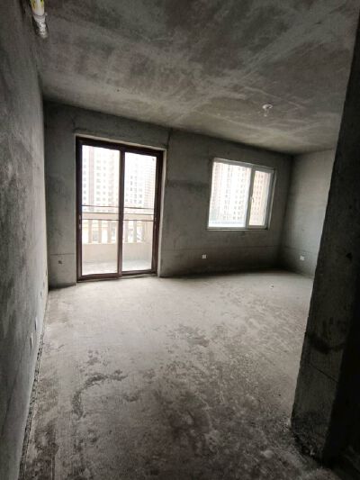 御景花园三四楼复式，261平带子母车位带储186万