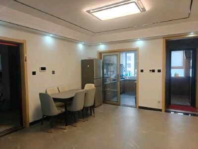 皇庭港湾  双证双气 4居室 售价115万 带车位