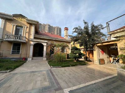 东方明珠别墅★一楼带院★440平560万双证双气★随时看★户型好