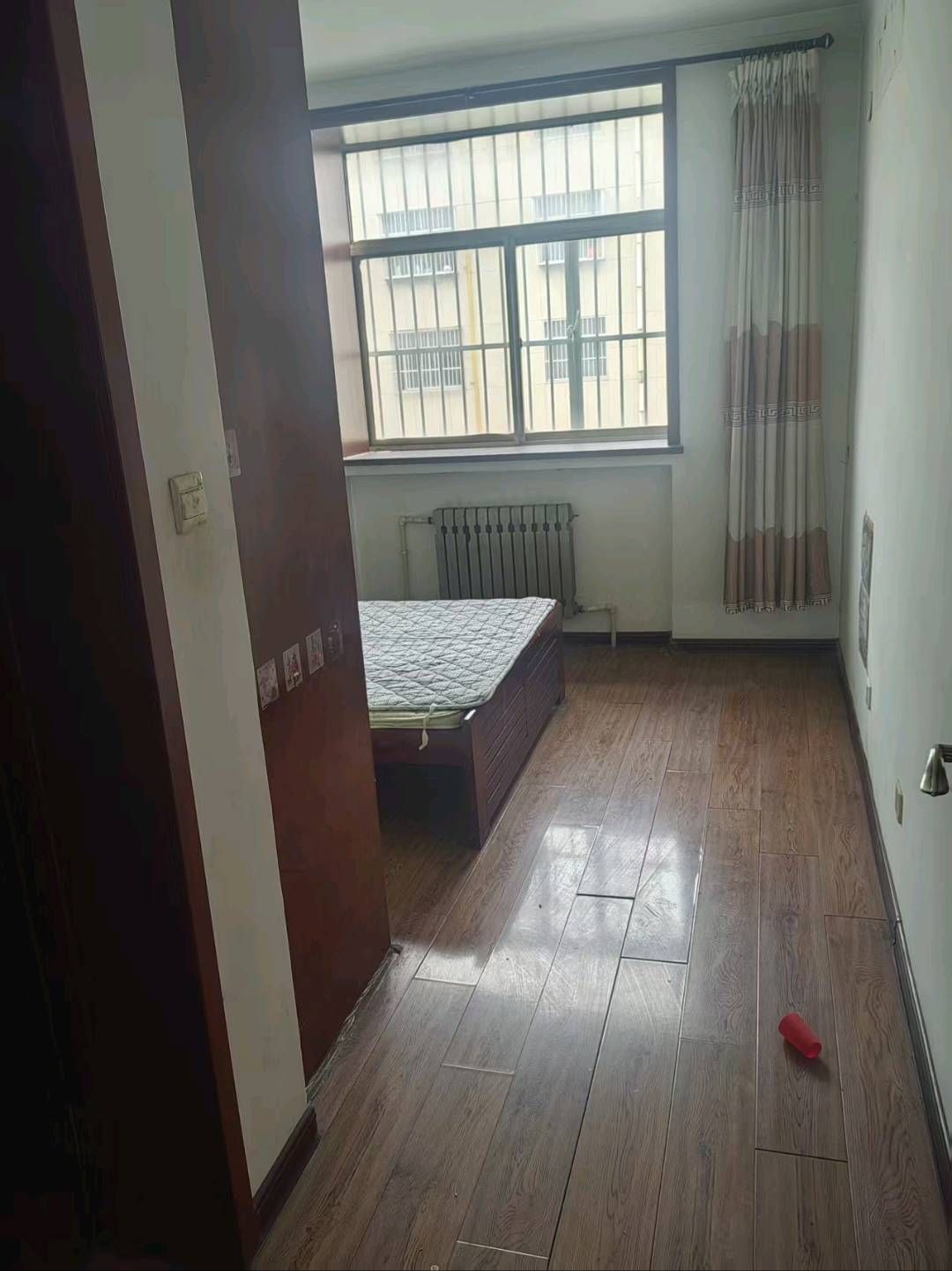 汶河苑小区，3室2厅1卫，140㎡，简装，租金800元/月 租房