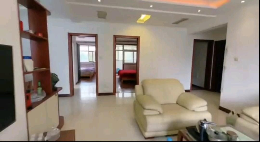 营中赢小区 吴伯萧学区-莱城城区-凤城东大街117号,10层电梯洋房，一站式教育，学习氛围浓，核心地段，年轻人首选，大社区，出行方便，学区房，居住投资两不误，价格优惠 备注 带车位储 二手房