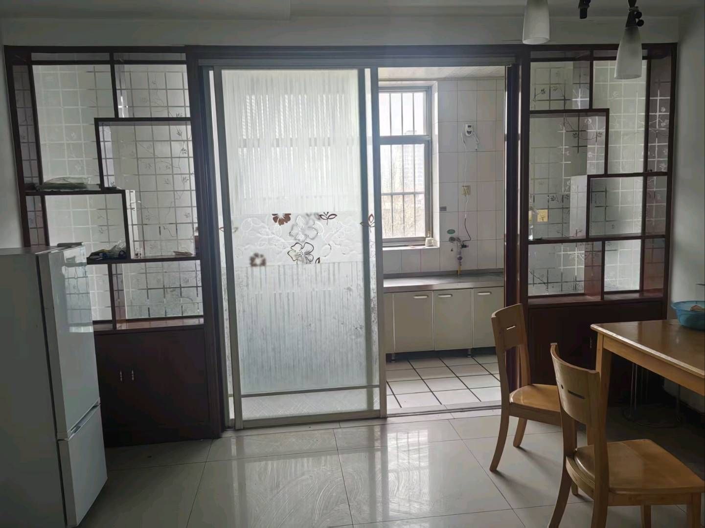 汶河苑小区，3室2厅1卫，140㎡，简装，租金800元/月 租房
