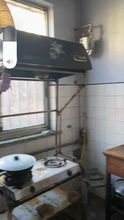 市中心   二实小  陈毅学区   一楼带院  双证双气   精装短住   拎包入住   银座紧邻 