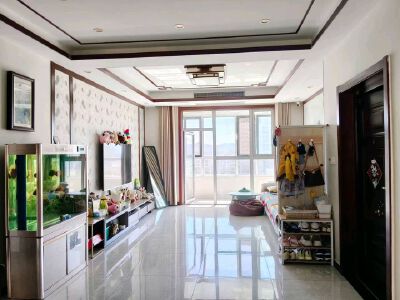 紧邻中心小学，天晟上府玺园精装电梯房，12楼145平118万，双证双气可贷款送储藏室！