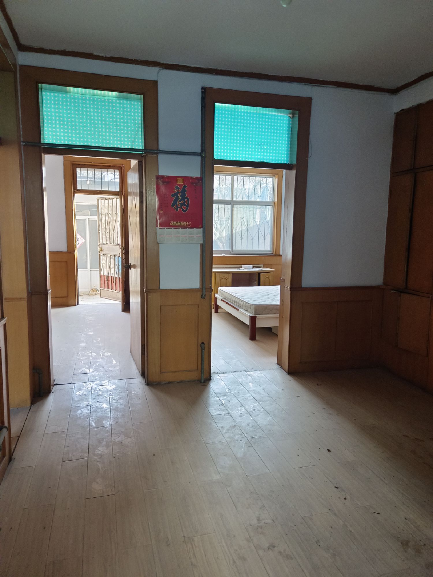 石花园小区，1楼带院子，95平三室，45万 二手房
