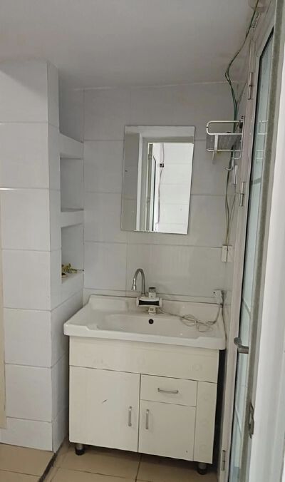 兰馨园，二实小对面，家具家电齐全，上学方便