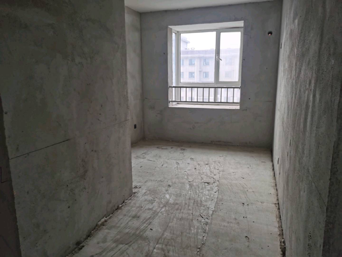 兴宇华府 吴伯萧学区-莱城城区-凤城东大街166号，11层电梯洋房，大产权，首付低，新房未住，一站式教育，学习氛围浓，核心地段，年轻人首选，大社区，出行方便，学区房，居住投资两不误，价格优惠 二手房