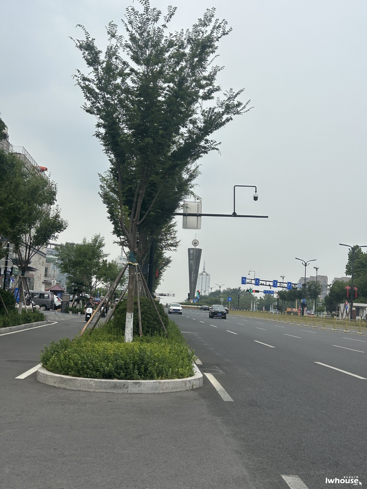 转盘 银行家属楼 2楼 92平 66万 双证双气 带储 停车方便 二手房