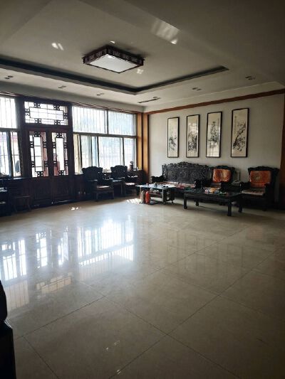 白酒厂宿舍 大别墅 827.35平  上下四层   带前后院子 和二亩 菜园 916万