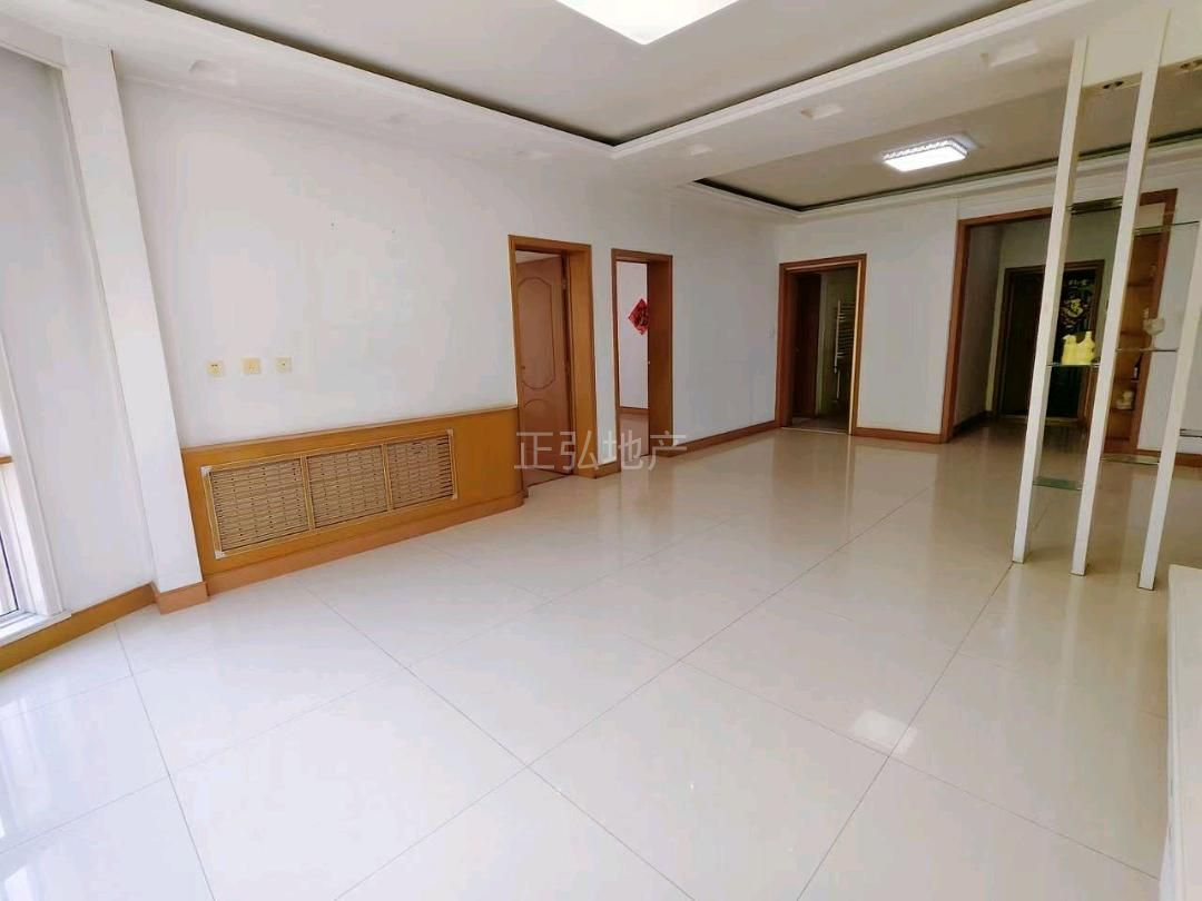 晨晖花苑   2楼 180平 四室 带车库 带储 73万急售 看房联系我13002760113 二手房