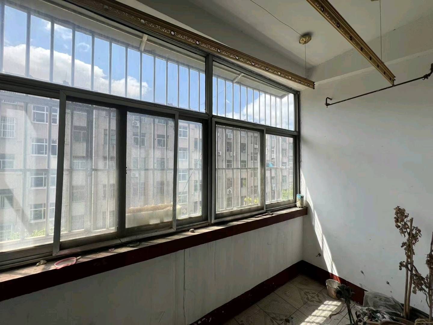 任花园东区85平精装三室证满五年带储藏室 二手房
