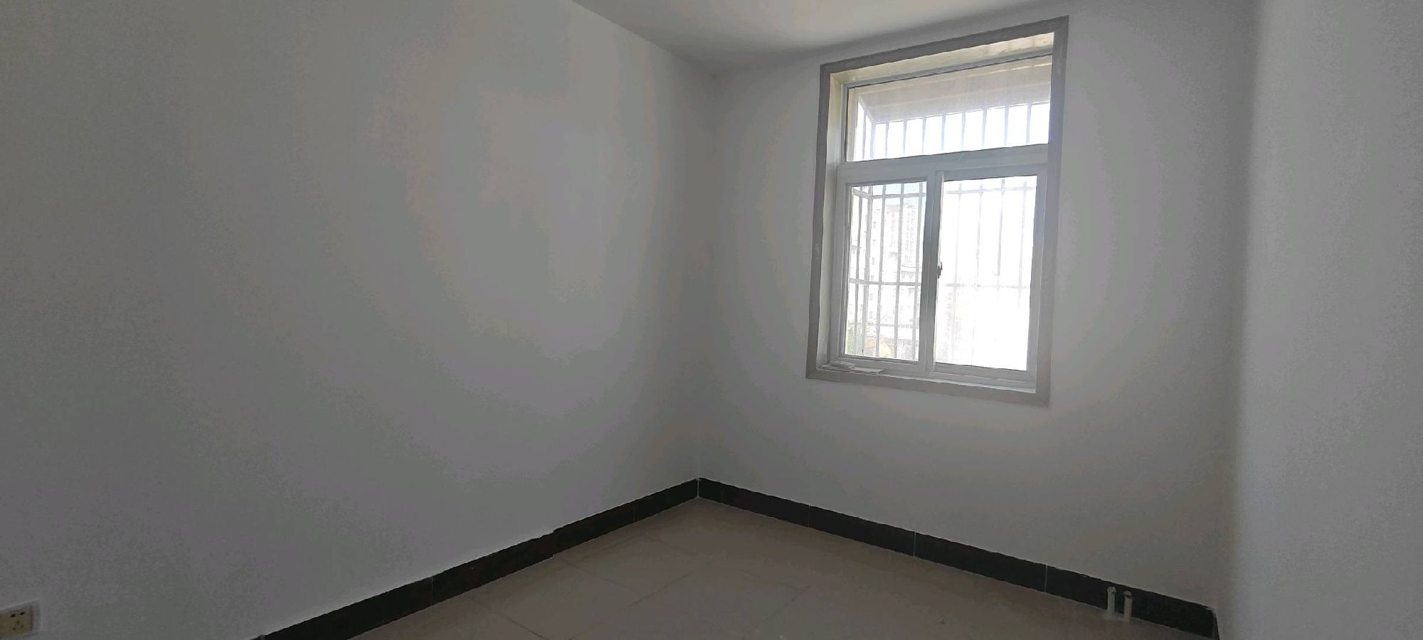 环卫处宿舍 莱城-莱城城区-凤城西大街44号，一站式教育，学习氛围浓，核心地段，年轻人首选，大社区，出行方便，学区房，居住投资两不误，价格优惠 备注 五楼带阁楼可住人，储藏室 二手房