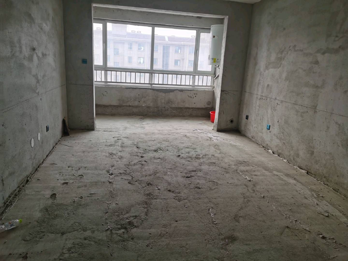 兴宇华府 吴伯萧学区-莱城城区-凤城东大街166号，11层电梯洋房，大产权，首付低，新房未住，一站式教育，学习氛围浓，核心地段，年轻人首选，大社区，出行方便，学区房，居住投资两不误，价格优惠 二手房