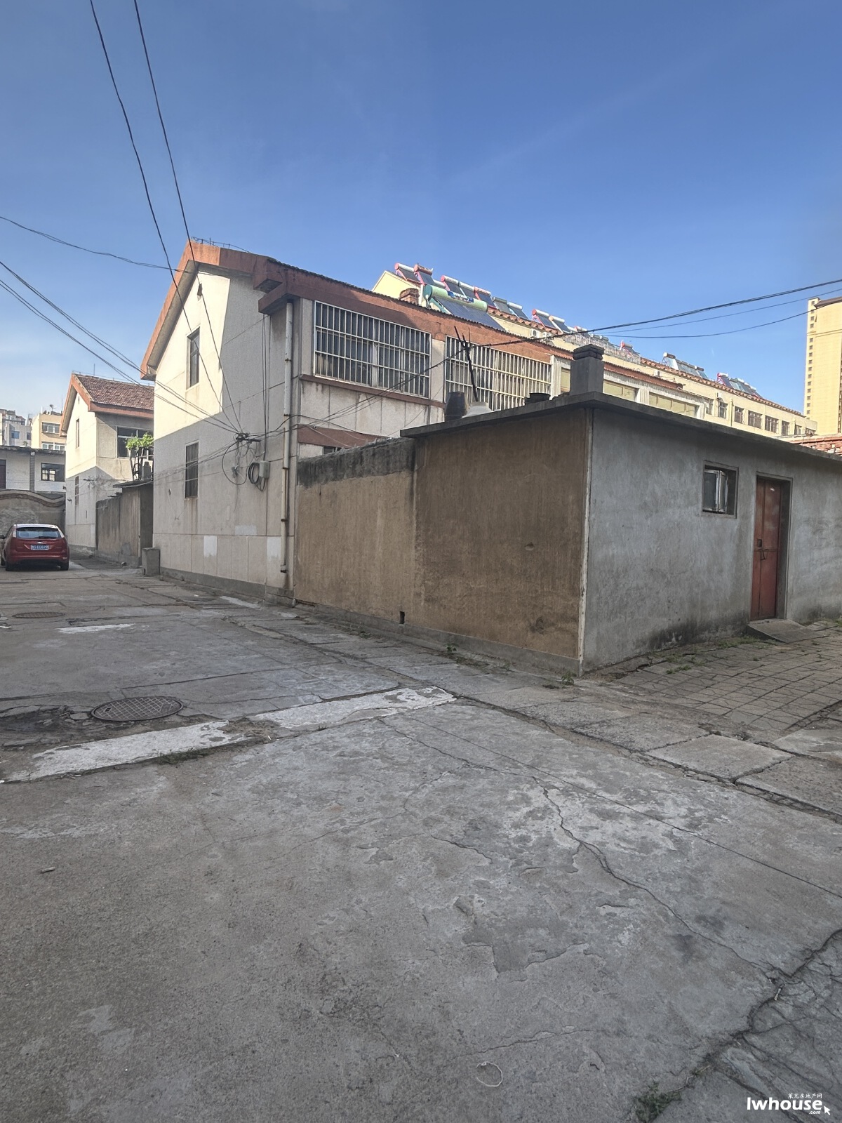 中心区 花园路 单位别墅区 两层带院子 内置楼梯 150万 双证双气 停车方便 封闭式管理 二手房