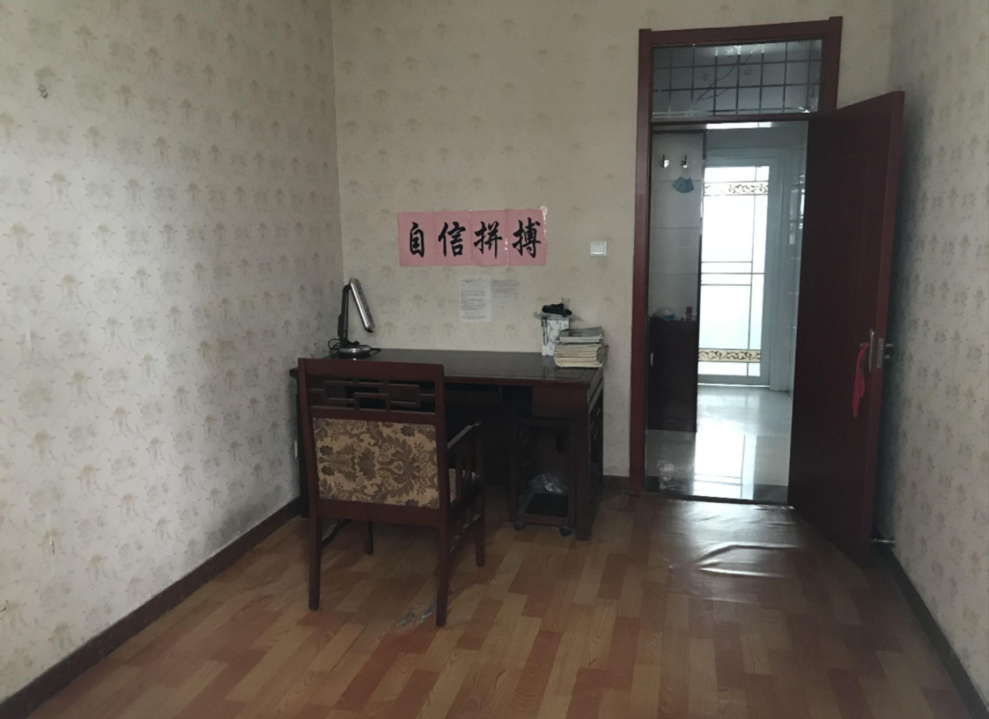 龙兴花园 精装修 三室 带车库 二楼 二手房