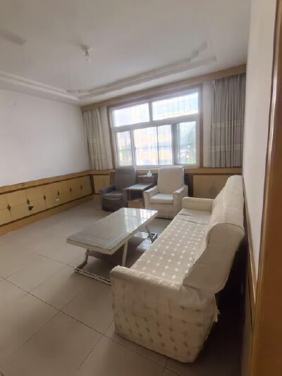 新市医院宿舍，精装修，家具家电齐全，拎包入住