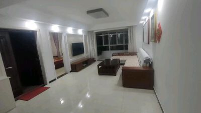 颐高公馆，精装修，家具家电齐全，拎包入住，周边配套齐全