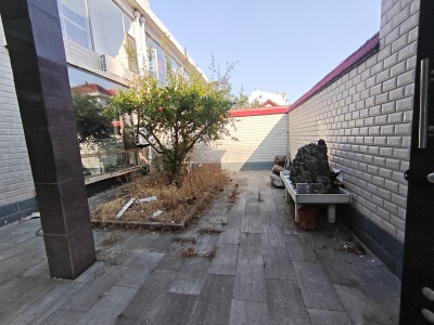 御花园，1.2复式带院子260平198万，价可议，急售，急售