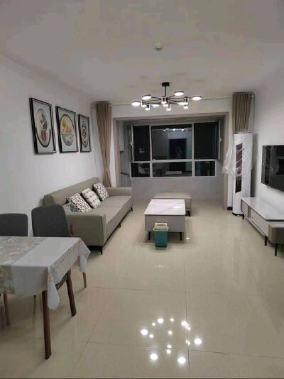 紧邻红石公园，东方红家园精装电梯房，家具家电齐全，拎包入住！