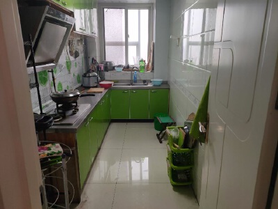 市中心，新东方华庭，精装修，家具家电齐全，拎包入住