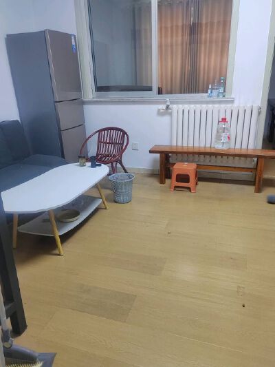 紧邻汽车站 双证双气 一楼带院子 莱芜实验小学  精装修  随时看房 