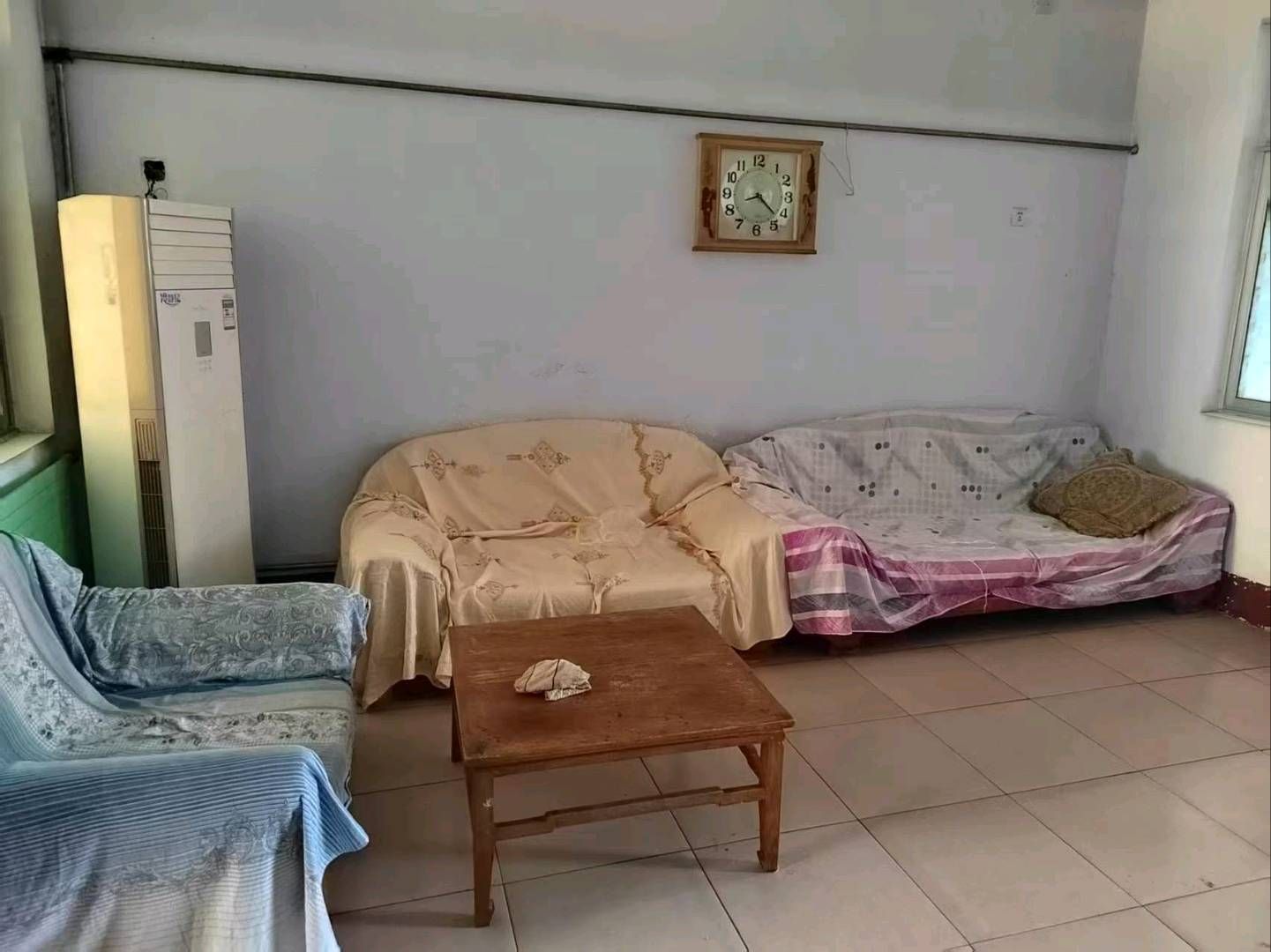 妇幼保健院南，白酒厂宿舍3楼100平月租500，家具家电齐全，拎包入住！ 租房