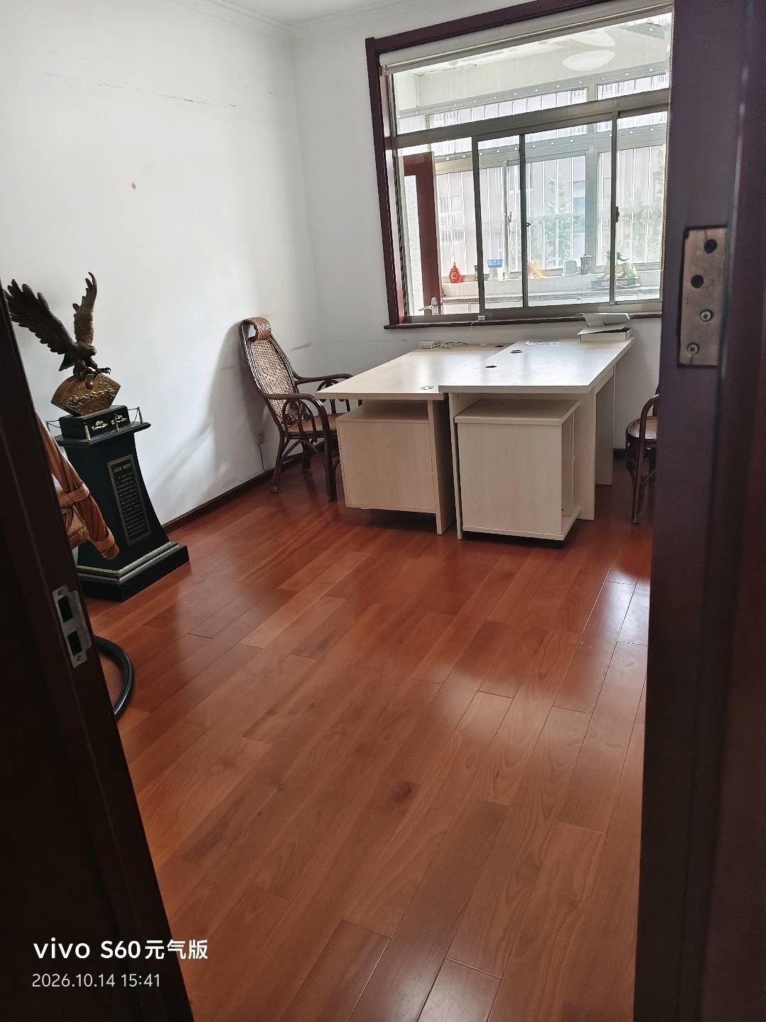 御花园，3室2厅2卫，150㎡，精装，家具家电齐全，拎包入住 租房