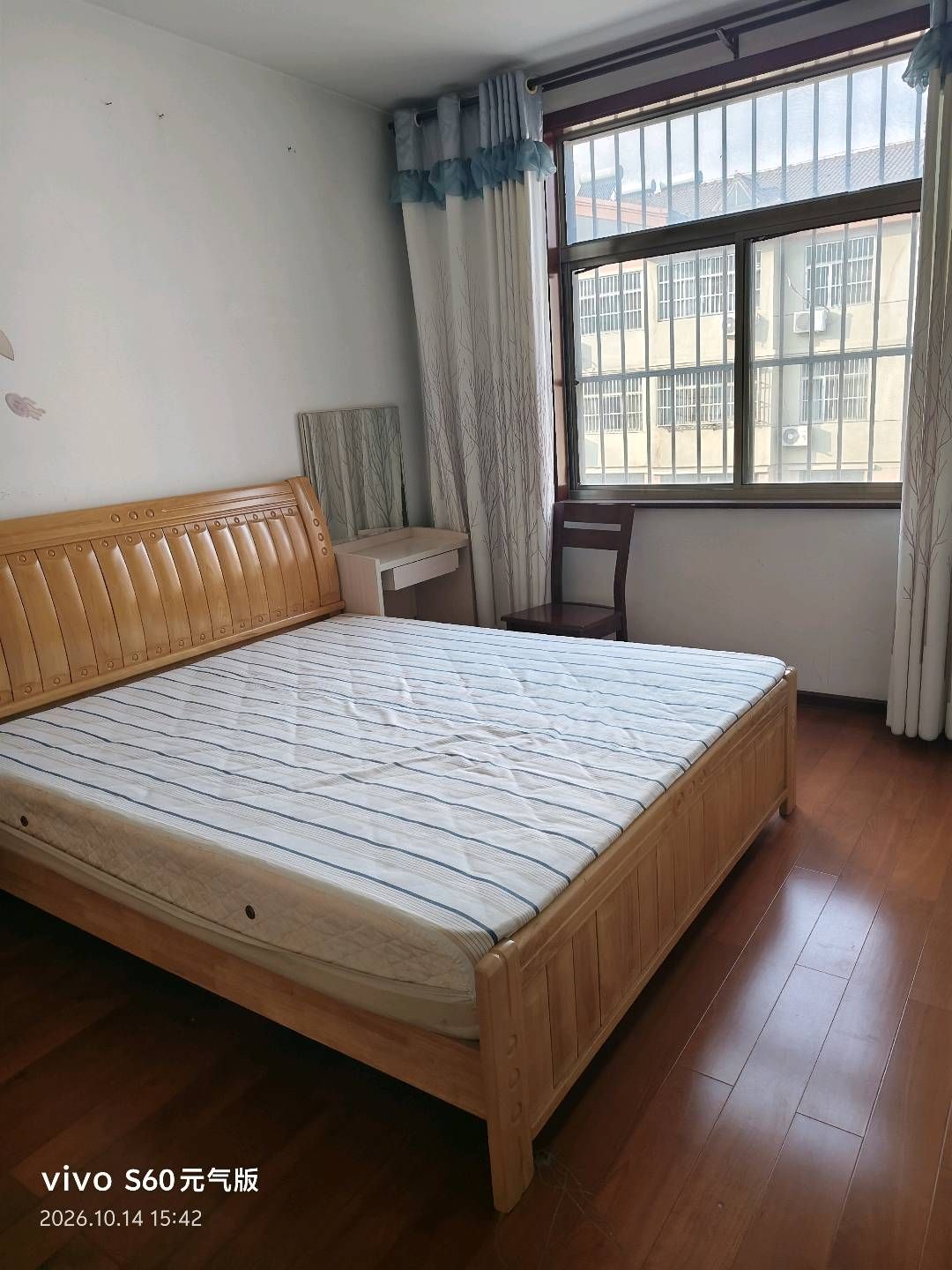 御花园，3室2厅2卫，150㎡，精装，家具家电齐全，拎包入住 租房