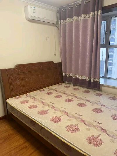 平价超市对面，天泰绿城，精装修未住，家具家电齐全，拎包入住