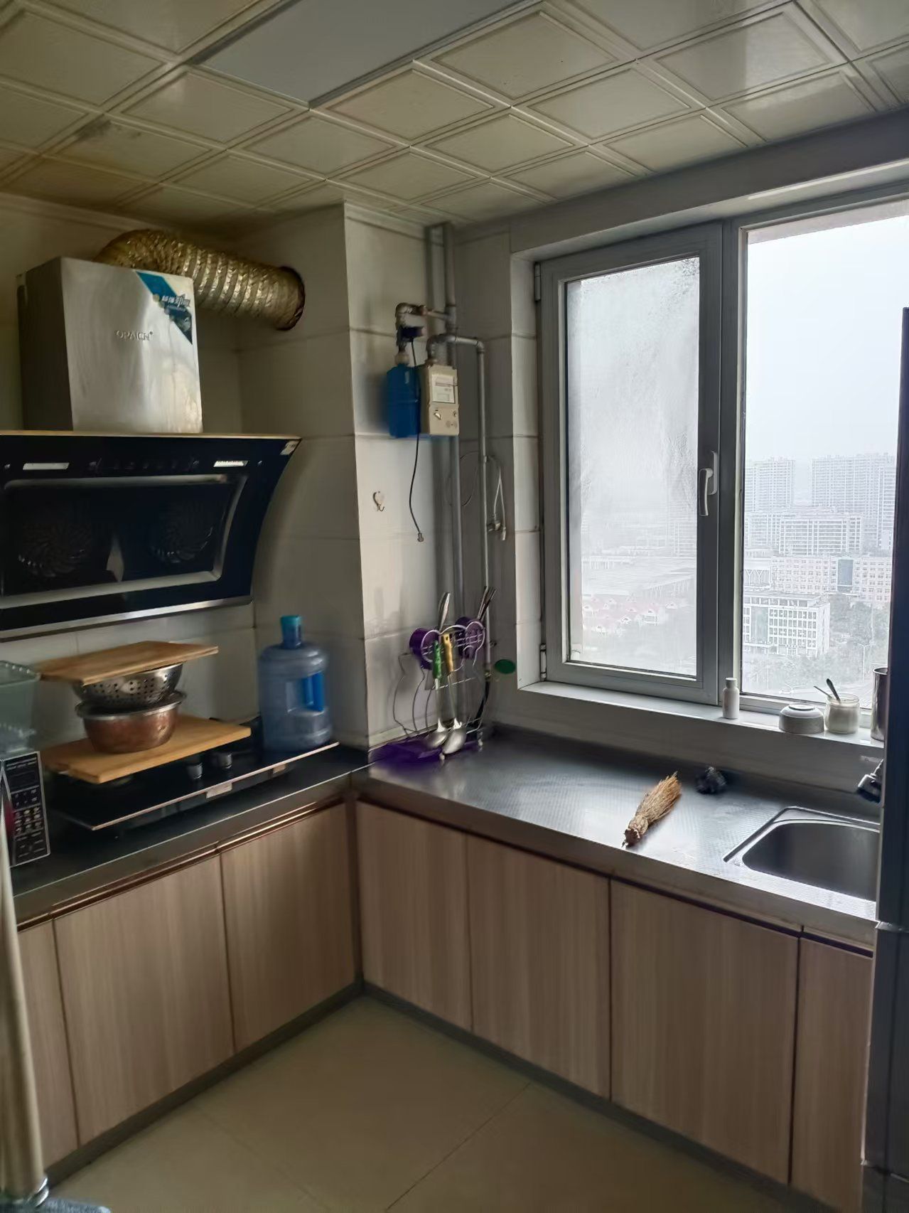 汇源首座 吴伯萧学区-莱城城区-凤凰路2号，精装修，干净整洁，带全套家具家电 租房