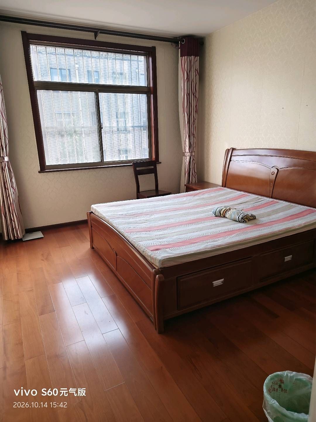 御花园，3室2厅2卫，150㎡，精装，家具家电齐全，拎包入住 租房