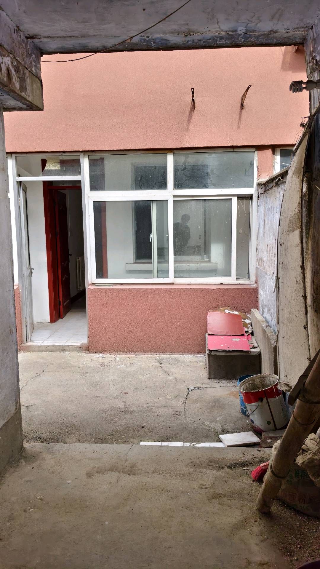 加州城对过，老汽车站宿舍一楼带院，68平30万，双证双气可贷款！ 二手房