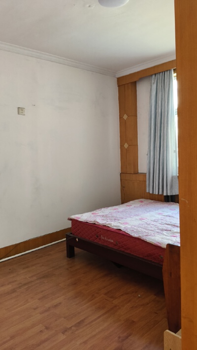 大润发对面矮层三室拎包即住暖气房
