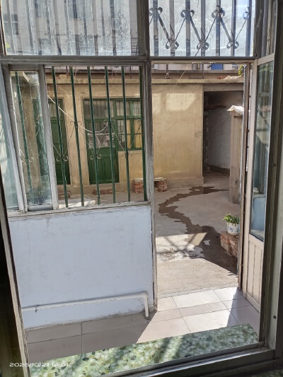 友谊街一楼带院出租