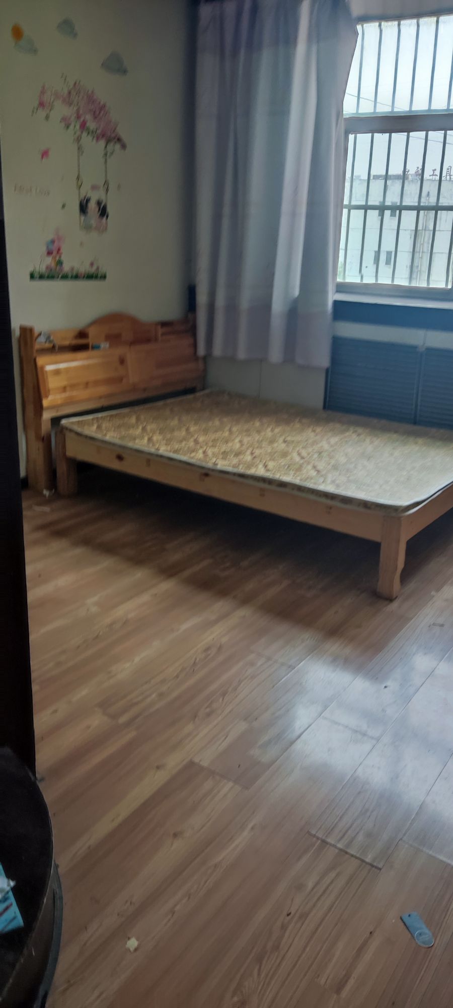 汶河苑小区，3室2厅1卫，100㎡，简装，租金700元/月 租房