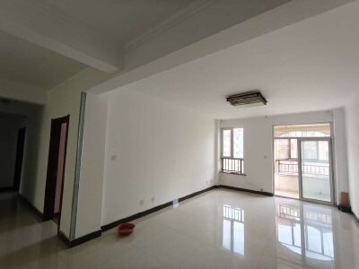 书香美域3楼150平精装三室南北通透可过户贷款77.5万诚意出售